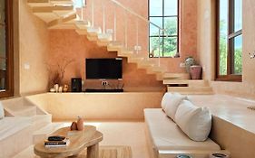 Tuscan Breeze, Nandi Hills